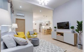 Rozsa Apartments